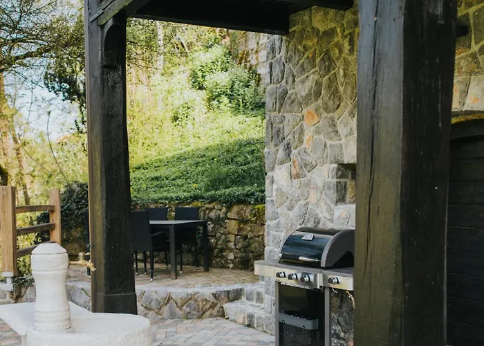 Riverside House Krka 度假居 *